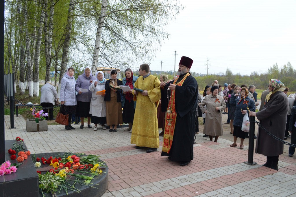 Панихида на братской могиле Лихосл. кладбища